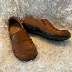 Clarks collection slip on brown leather like material size 8 wide